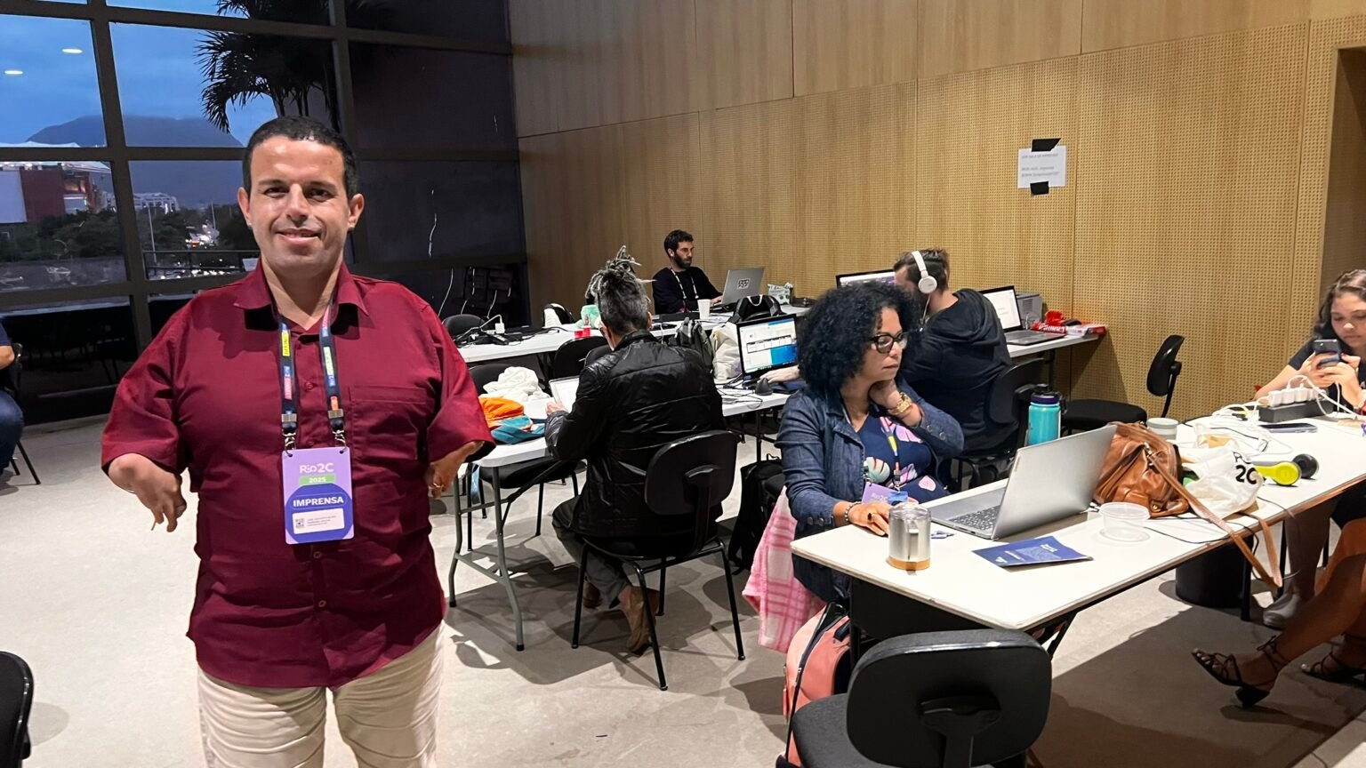 Guto Alves fala sobre a cobertura da 7ª edição do Rio 2C e importância do seu podcast “O Microfone É Seu”