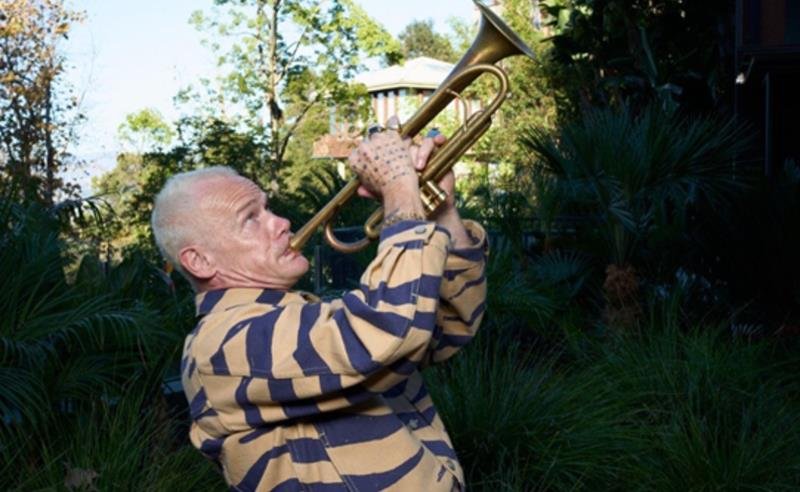 FLEA lança sua interpretação de “Thinkin Bout You”, de Frank Ocean