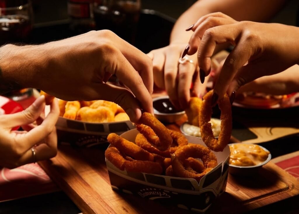 Carnaval de Sabores: Barney’s Burger e Estela Pizza entram no clima da folia em Fortaleza