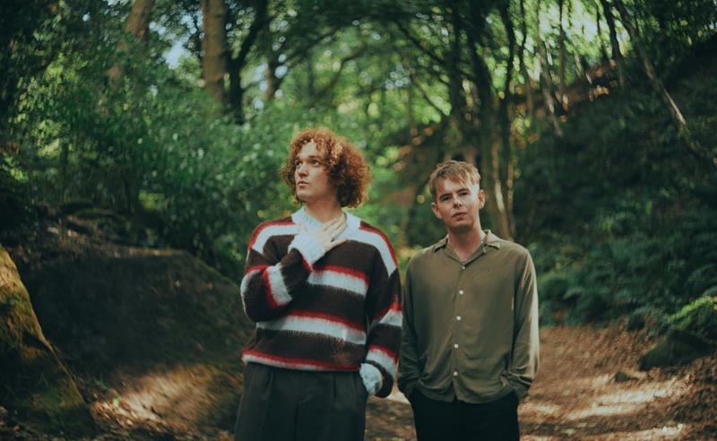 Seafret compartilha prévia final do novo álbum com colaboração de James Morrison em “Driftwood”