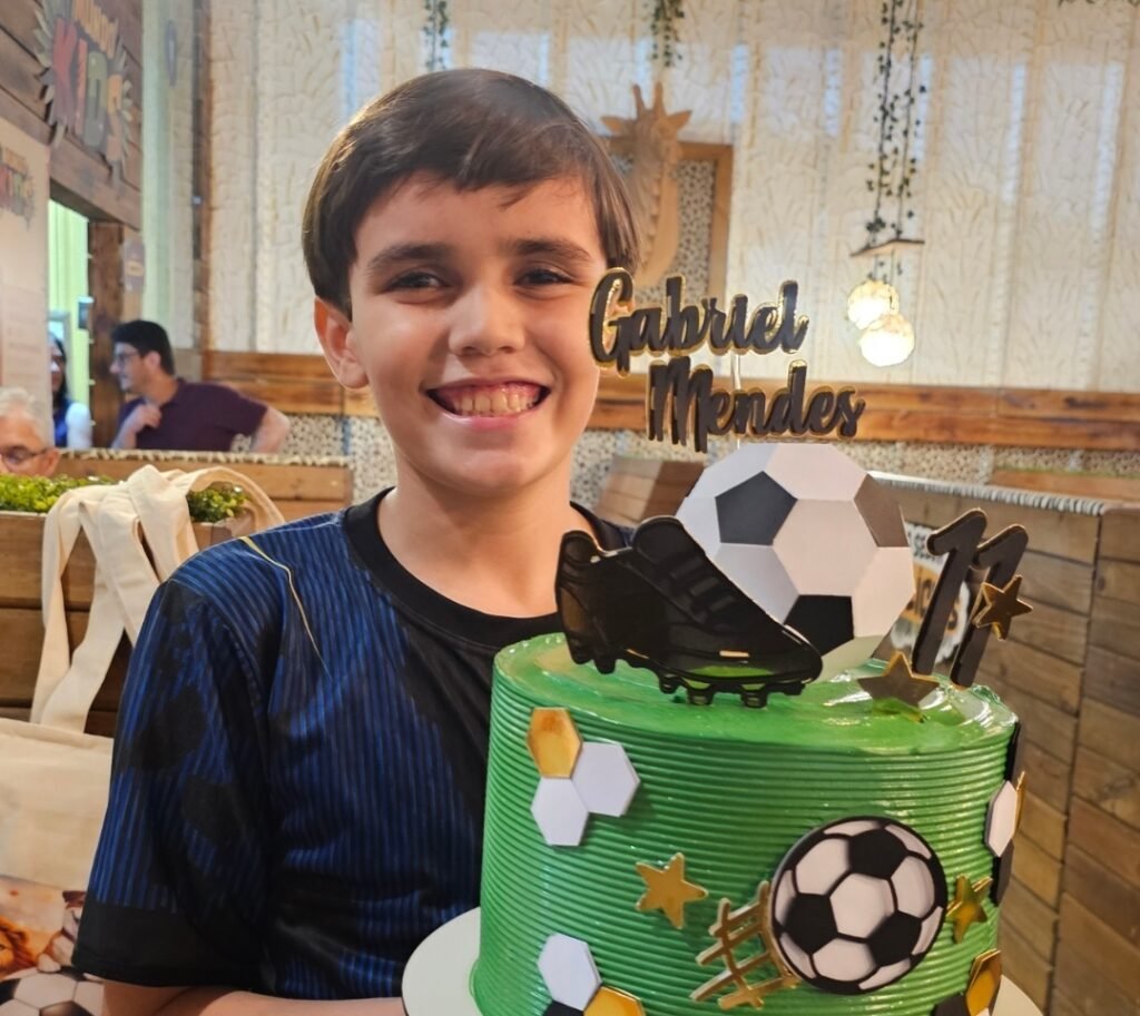 Gabriel Mendes celebra 11 anos em festa temática no restaurante Mundo Animal, em Fortaleza