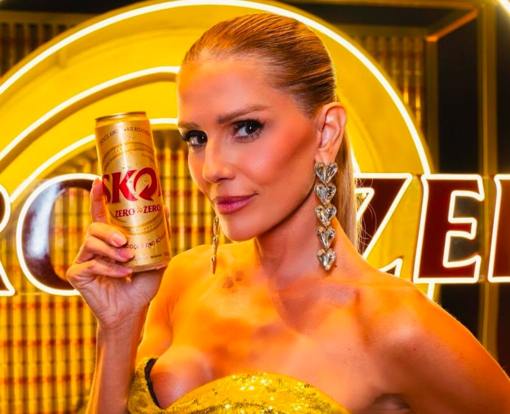 No clima das férias, Skol leva Deborah Secco para o Fortal