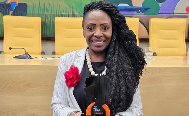 Preta Brasileira é homenageado na Câmara Municipal de São Paulo por atuação em prol das mulheres negras Leia Abadia recebeu a honraria em nome do Preta Brasieira