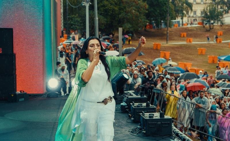 Com mais de sete horas de show, Louvorzão 93 é sucesso de público Eyshila fez a abertura do Louvorzão ainda debaixo de chuva