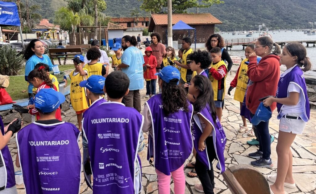 Cleanup Day 2026 mobiliza crianças, moradores e voluntários pelo cuidado com praias e oceanos em São Sebastião
