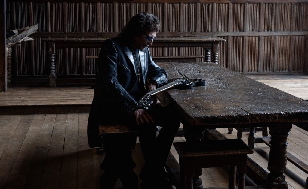 Tony Iommi lança o single “Stormwatcher”